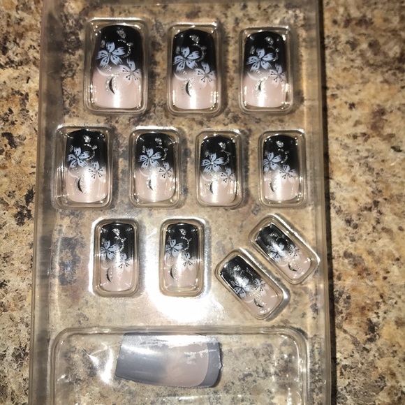 French Manicure 24 sets Fake nails - Picture 4 of 7